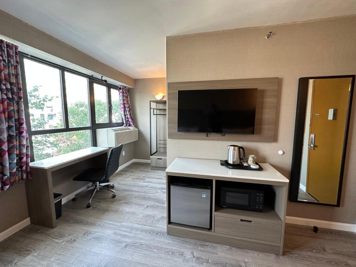 Regal Inn & Suites New York Laguardia Hotel Extérieur photo