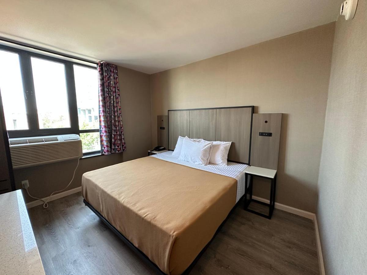 Regal Inn & Suites New York Laguardia Hotel Extérieur photo