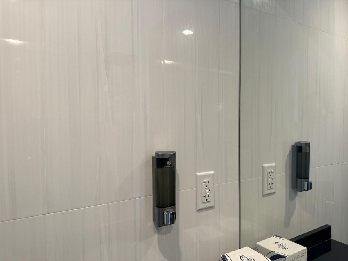 Regal Inn & Suites New York Laguardia Hotel Extérieur photo